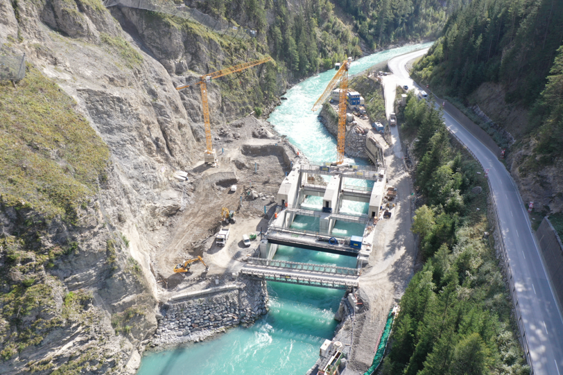 Aushubarbeiten bei der Wehranlage in Ovella Aushubarbeiten bei der Wehranlage in Ovella