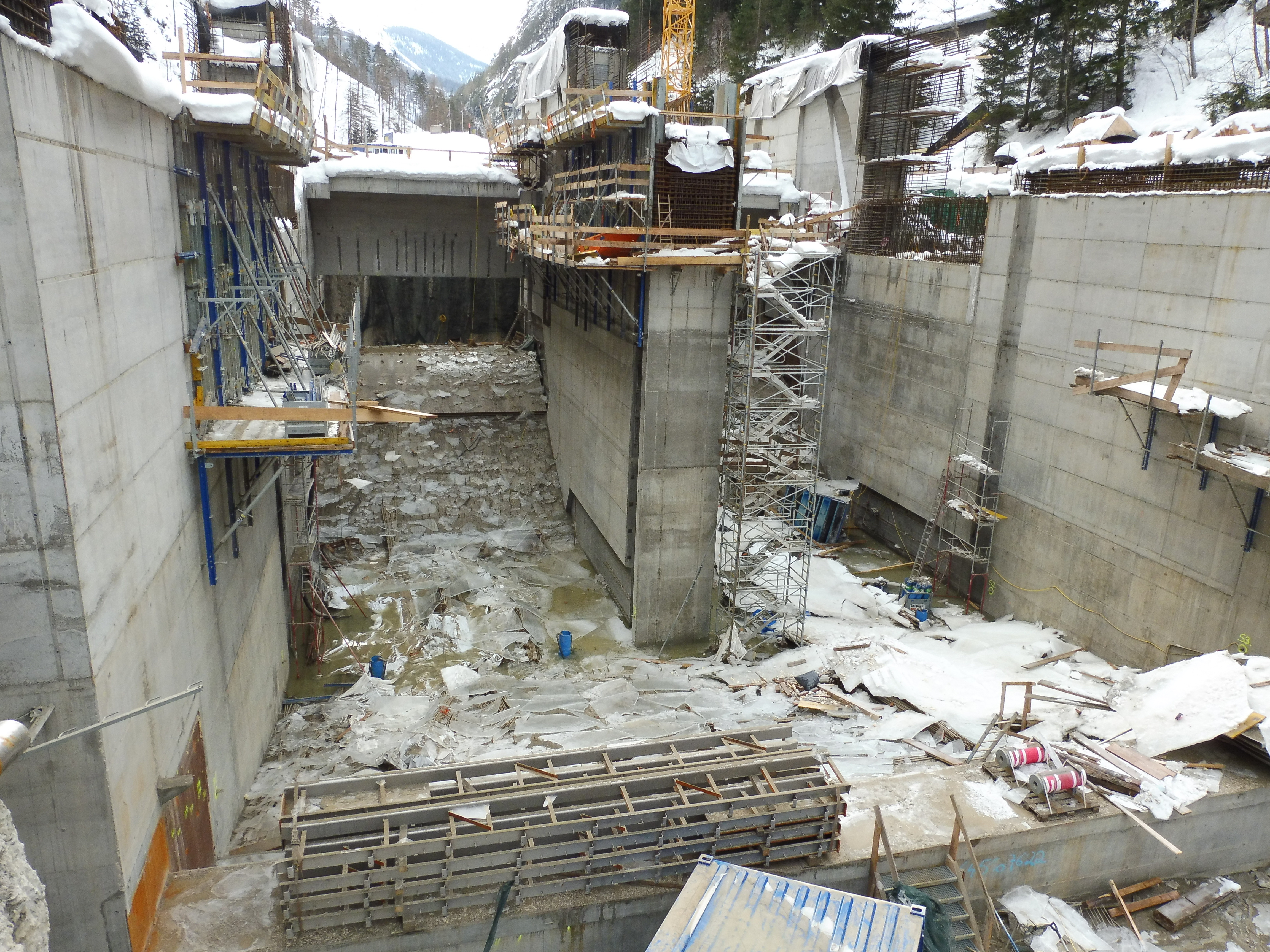 geflutete und ausgepumpte Wehrbaustelle Ovella