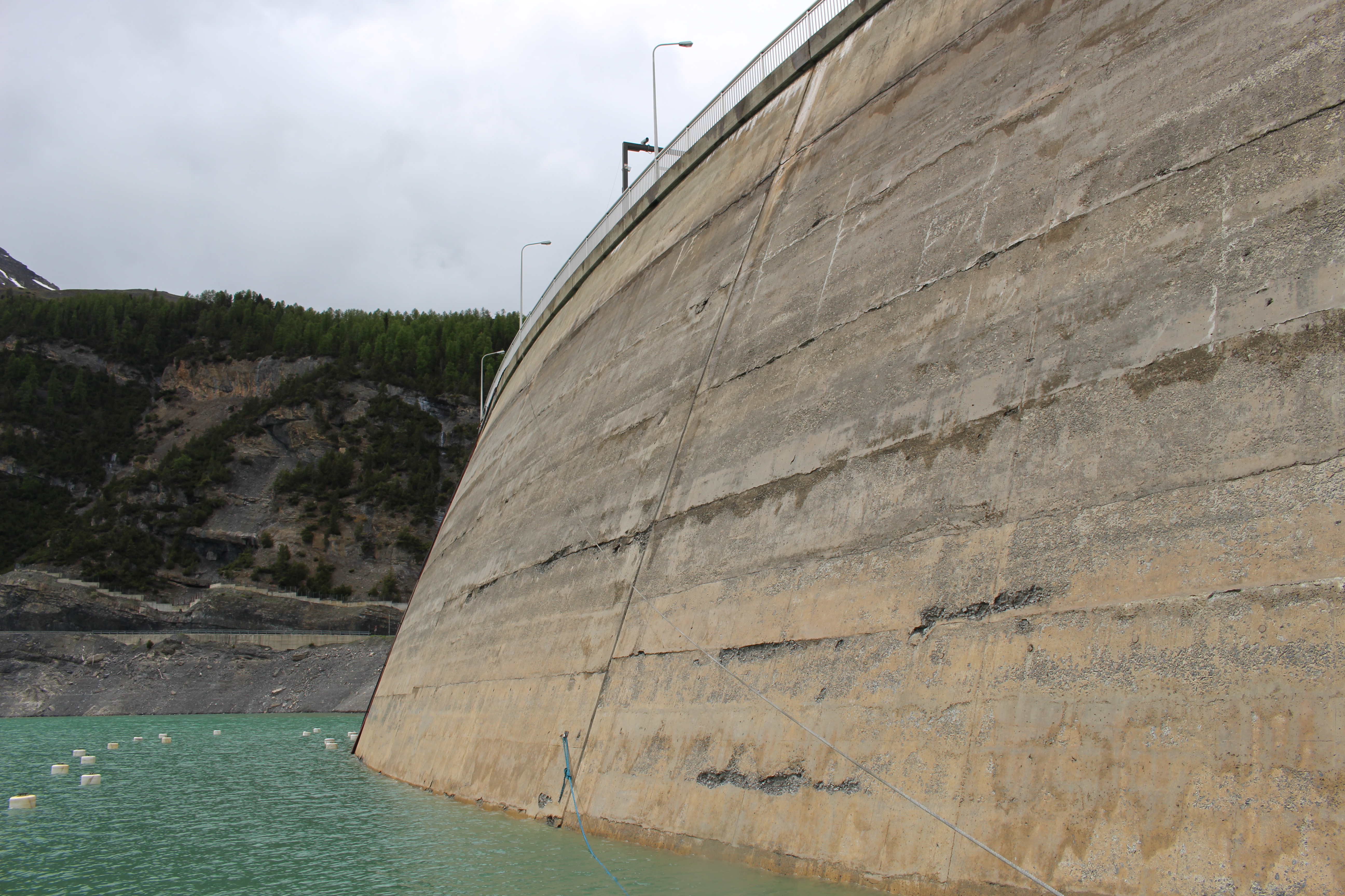 Stausee Livigno und Staumauer Punt dal Gall