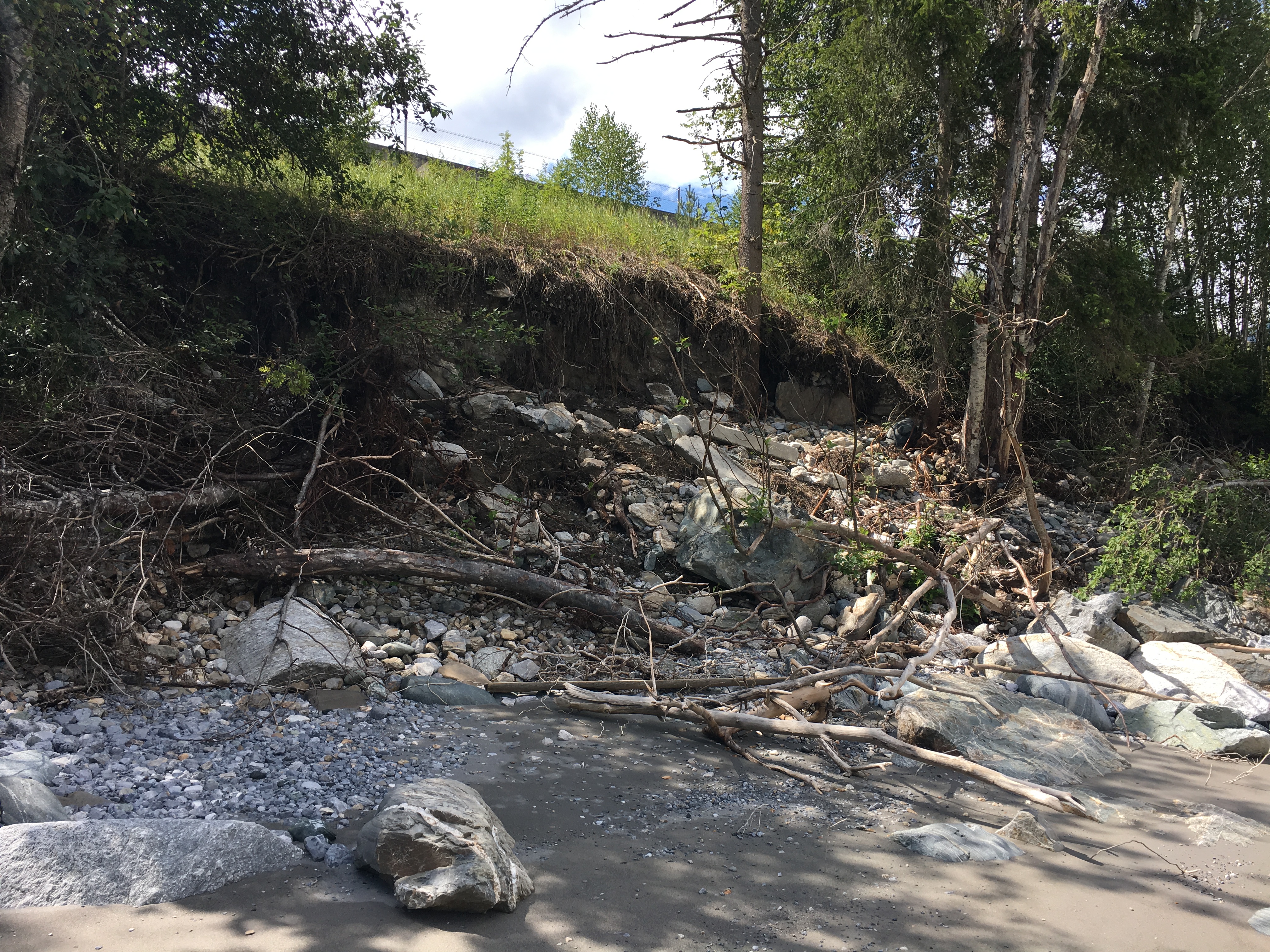 Erosionen im Bereich des Ausgleichsbeckens