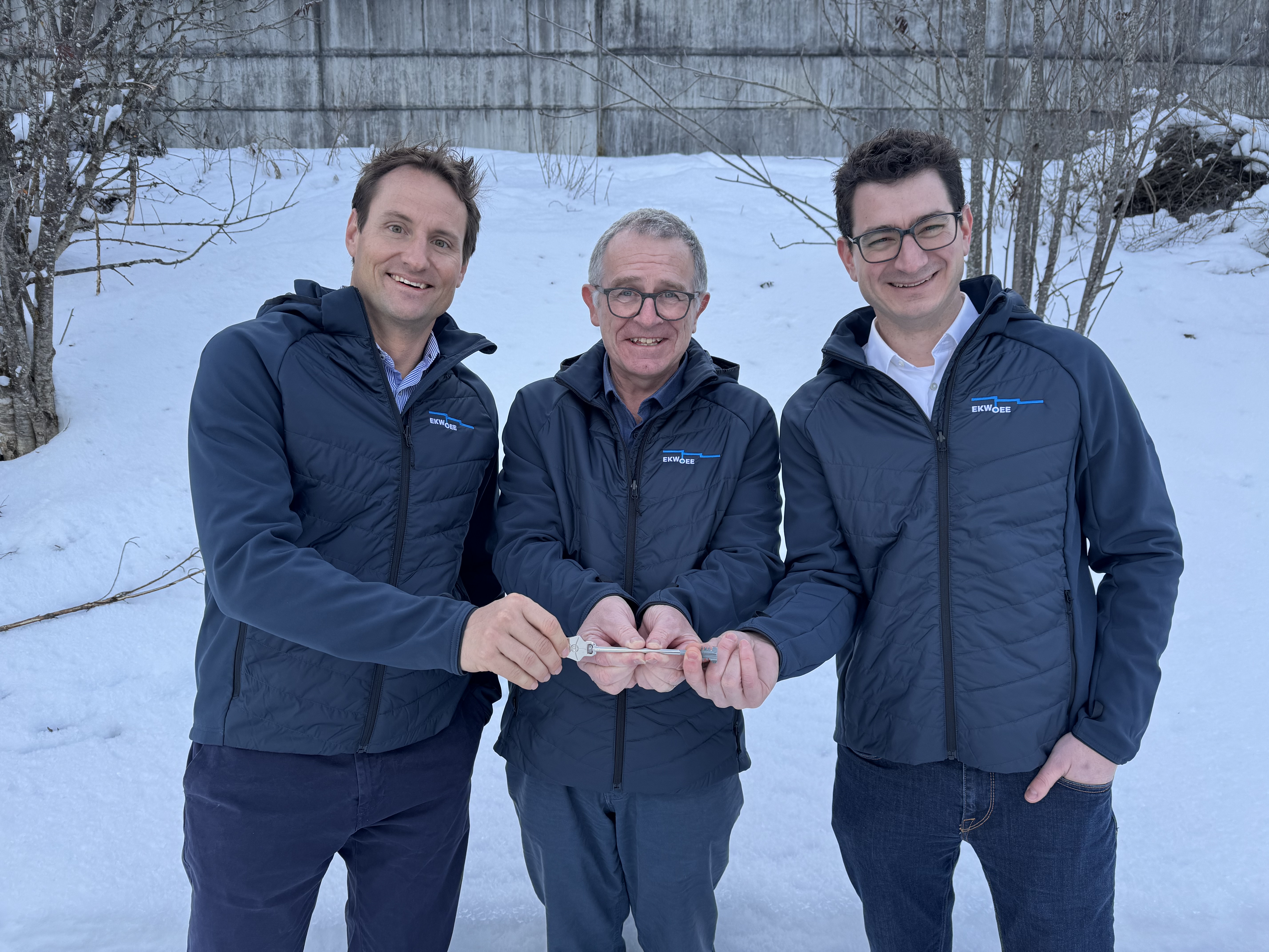 von links: Gian-Luca Morandi, Jachen Gaudenz und Flurin Peretti bei der Schlüsselübergabe. von links: Gian-Luca Morandi, Jachen Gaudenz und Flurin Peretti bei der Schlüsselübergabe.
