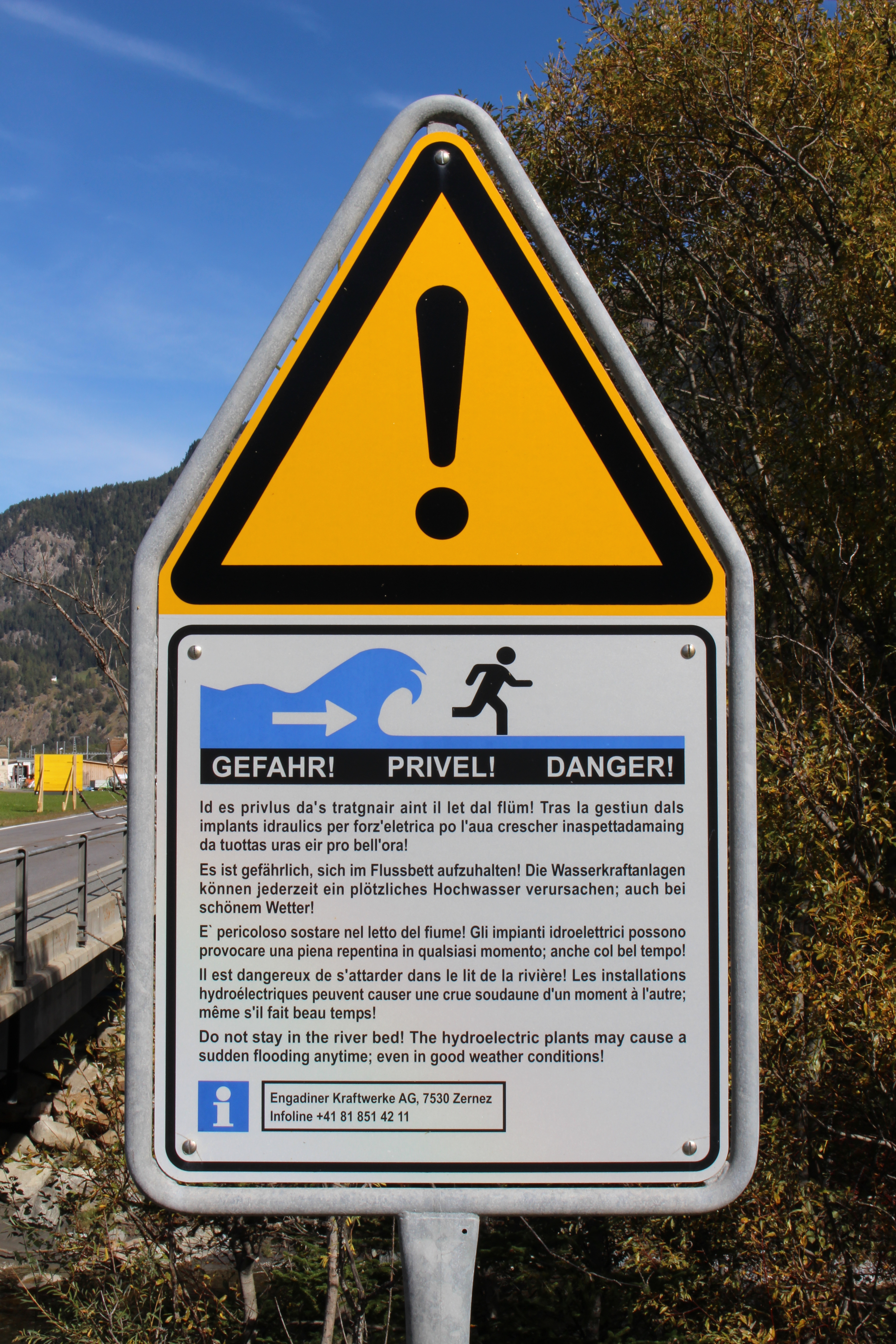 Hinweistafel: Warnung Schwallwasser Hinweistafel: Warnung Schwallwasser