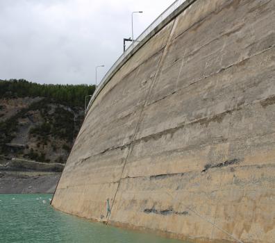 Stausee Livigno und Staumauer Punt dal Gall