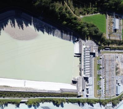 Ausgleichsbecken Pradella - Sichtbare Sedimentablagerungen bei tiefem Wasserstand