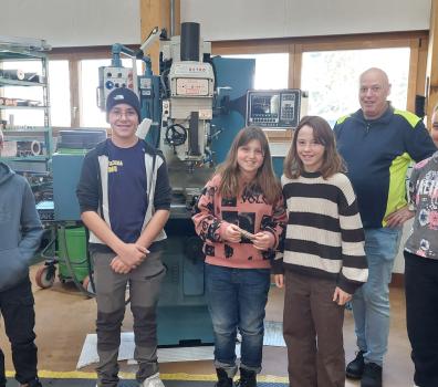 Arbeiten an der CNC Fräsmaschine